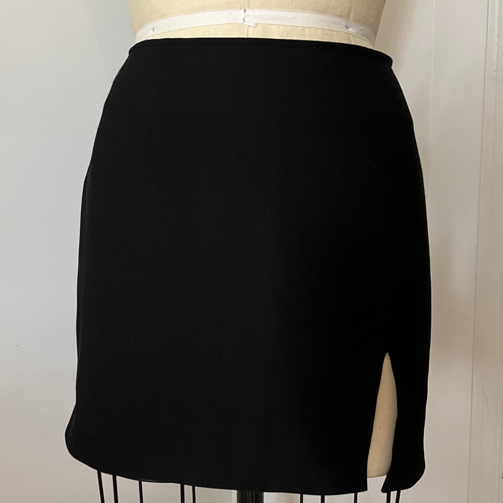 BLACK MINI SKIRT / Size 6